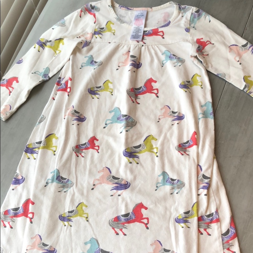 Mini boden long sleeve nightgown